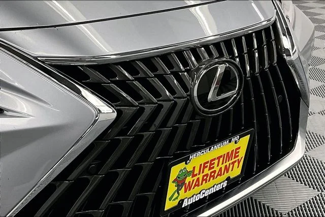 Used 2022 Iridium Lexus 350 image 31