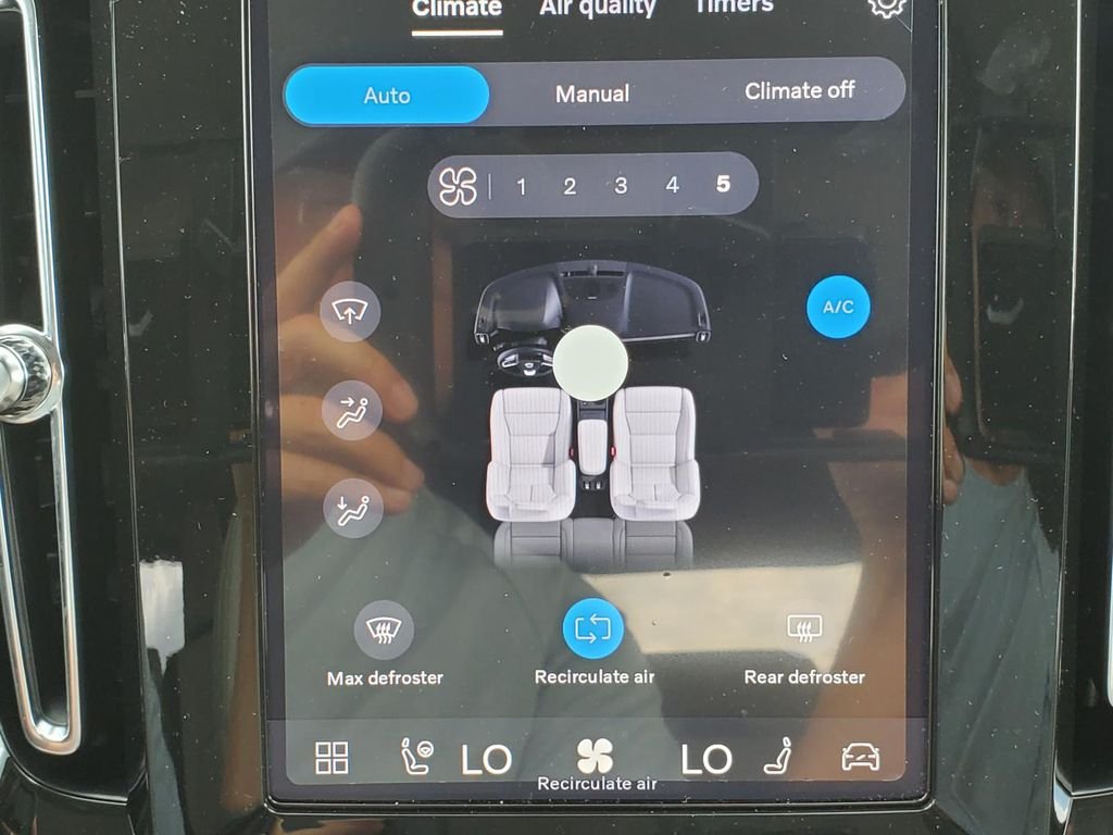 2026 Volvo XC40 Plus - Photo 17