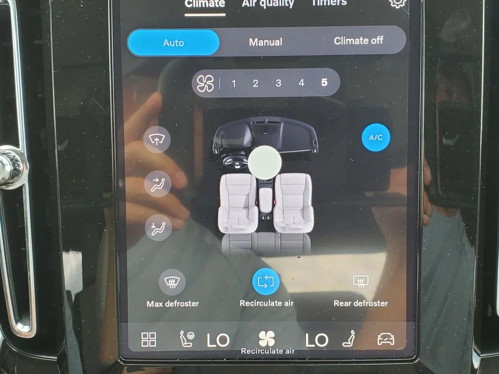 2026 Volvo XC40 Plus - Photo 17