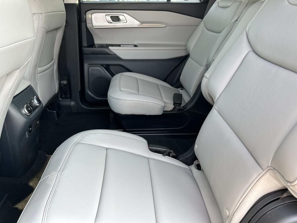 New 2026 Carbonized Gray Metallic Ford Active image 15