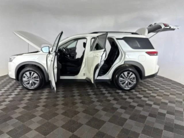 Used 2024 White Nissan SV image 9