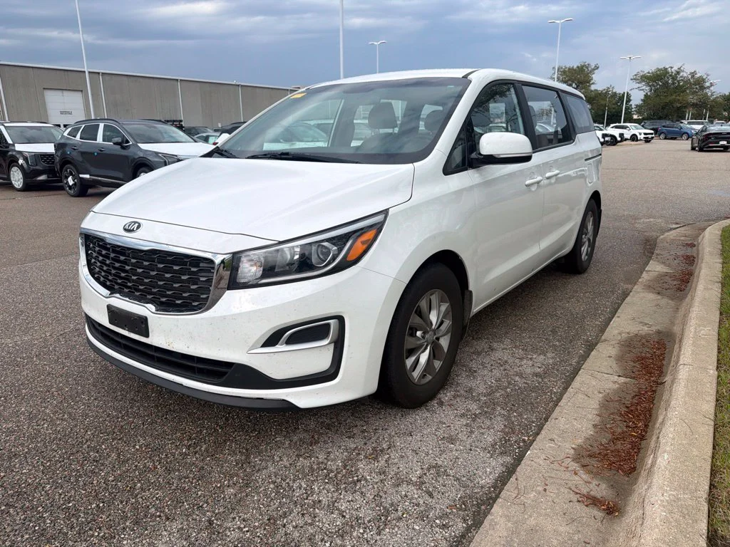 Used 2020 White Kia L image 2