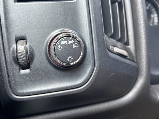 Used 2015 Silver GMC Base image 19