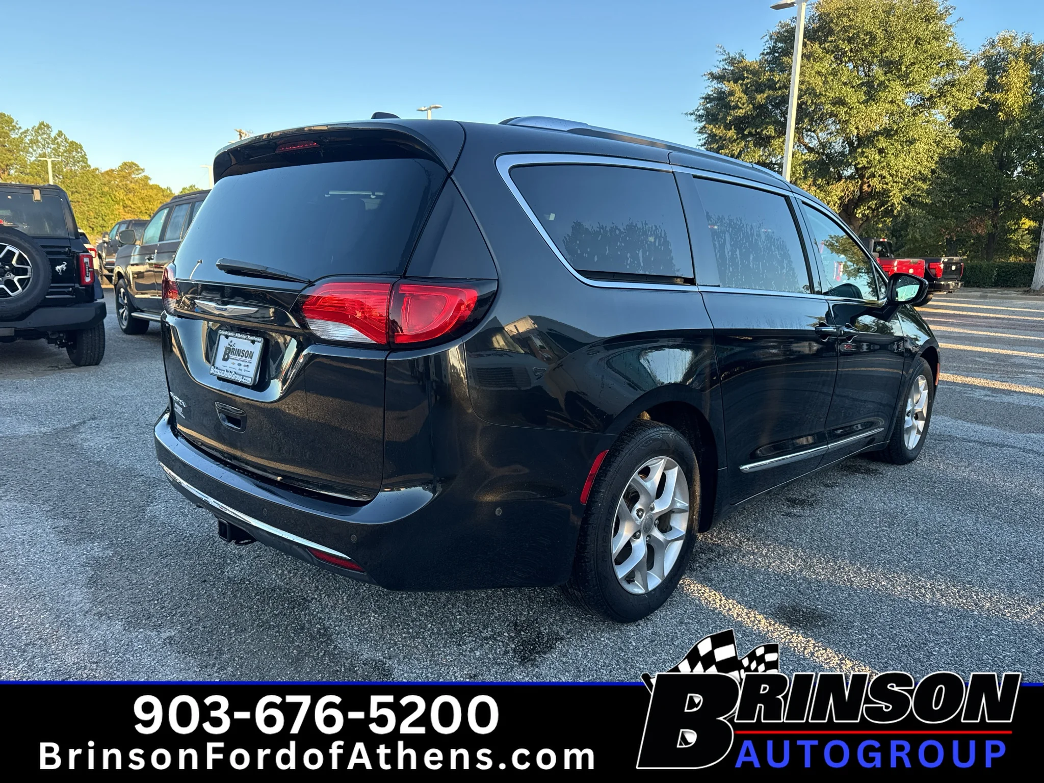Used 2019 Brilliant Black Crystal Pearlcoat Chrysler Touring L Plus image 16