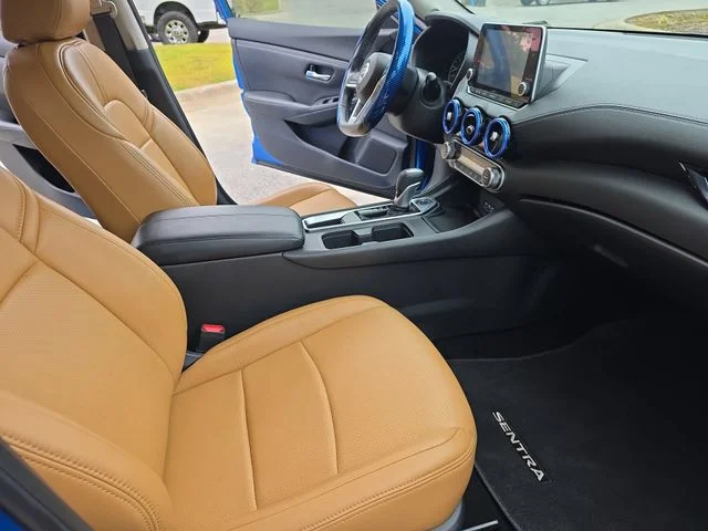Used 2020 Blue Nissan SV image 11