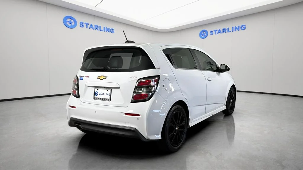 Used 2017 SUMMIT WHITE Chevrolet Premier image 8