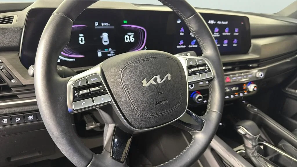 Used 2024 White Kia EX X-Line image 24