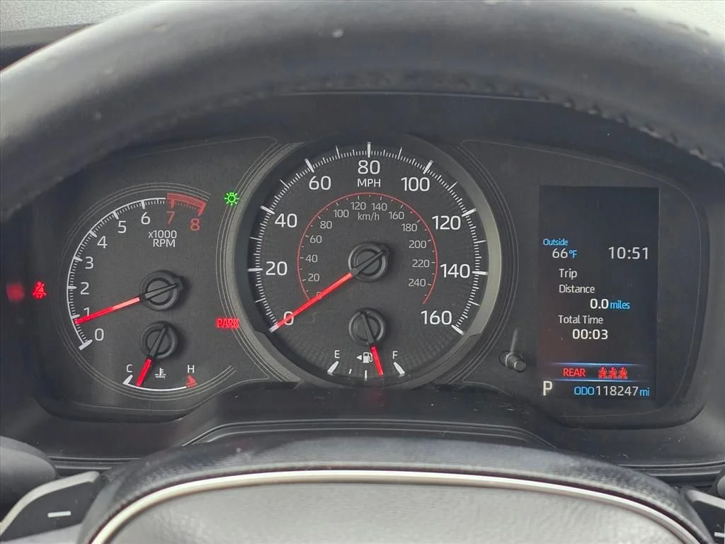 Used 2020  Toyota SE image 7
