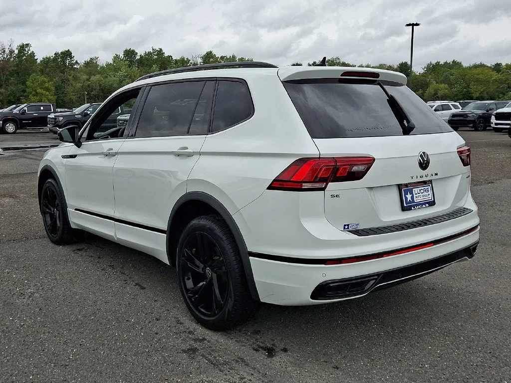 Used 2023  Volkswagen SE R-Line Black image 8