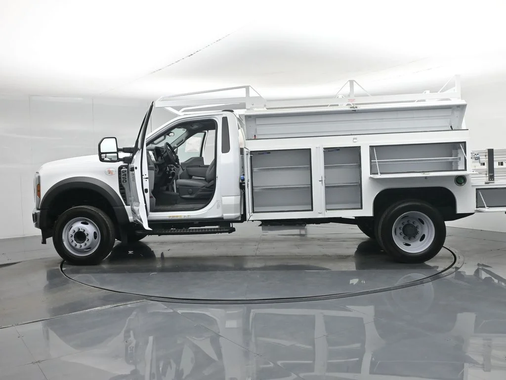 New 2025 Oxford White Ford XL image 3