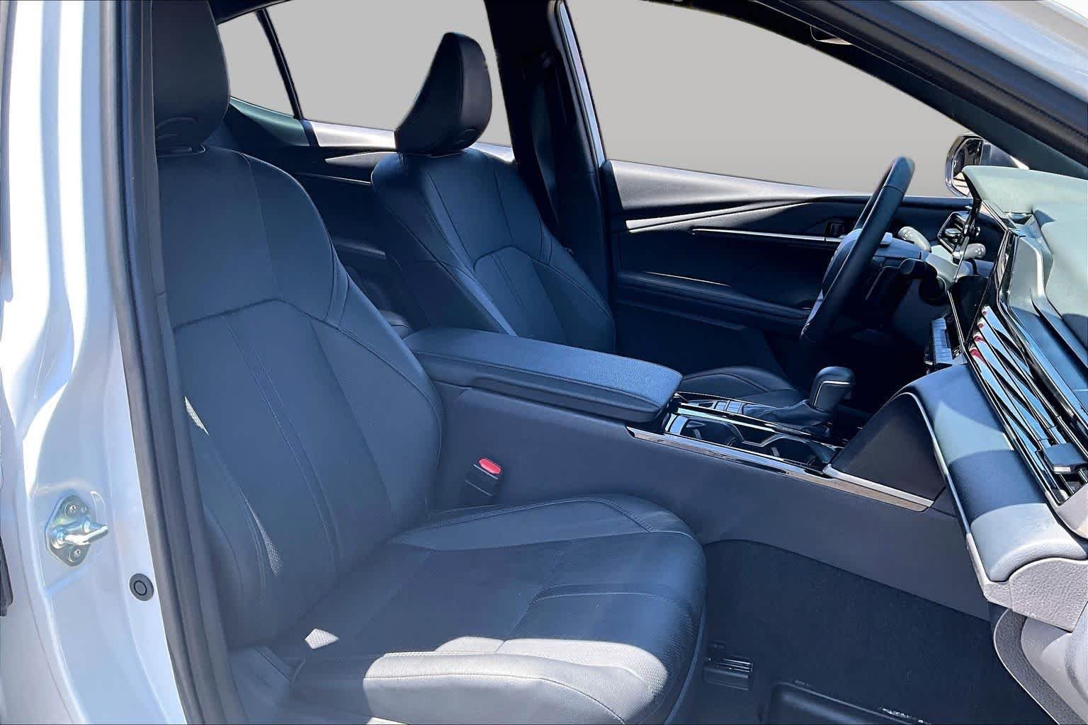 Used 2026 Wind Chill Pearl Toyota XSE image 8