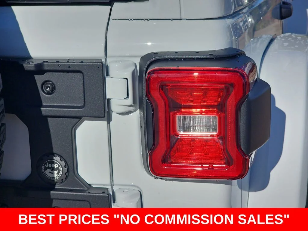New 2026 Bright White Clear-Coat Exterior Paint Jeep Rubicon X image 40