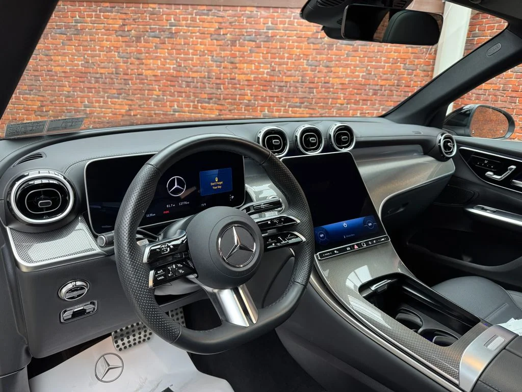 Used 2025 Black Mercedes-Benz GLC 300 image 12