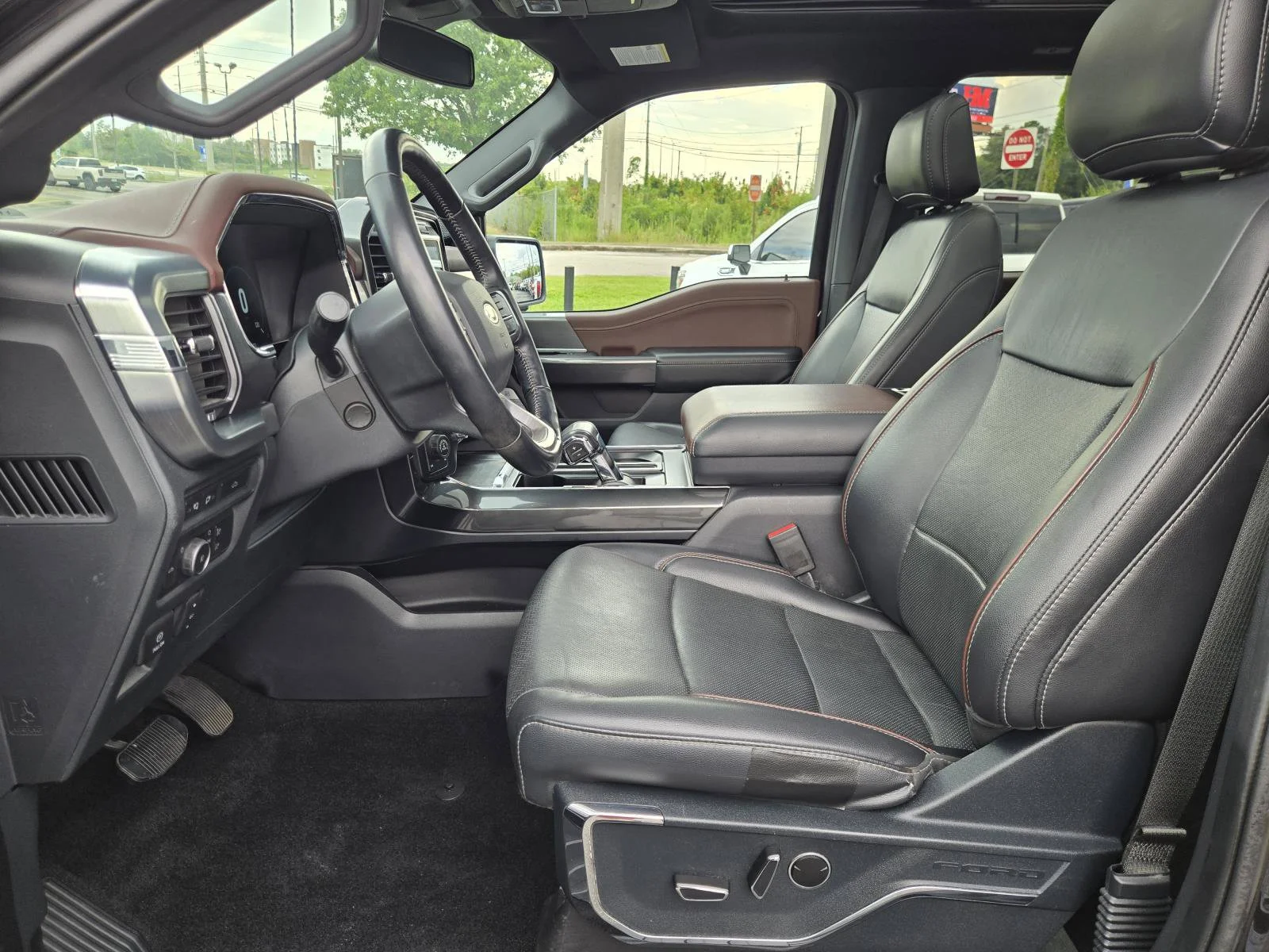 Used 2021 Black Metallic Ford Lariat image 23