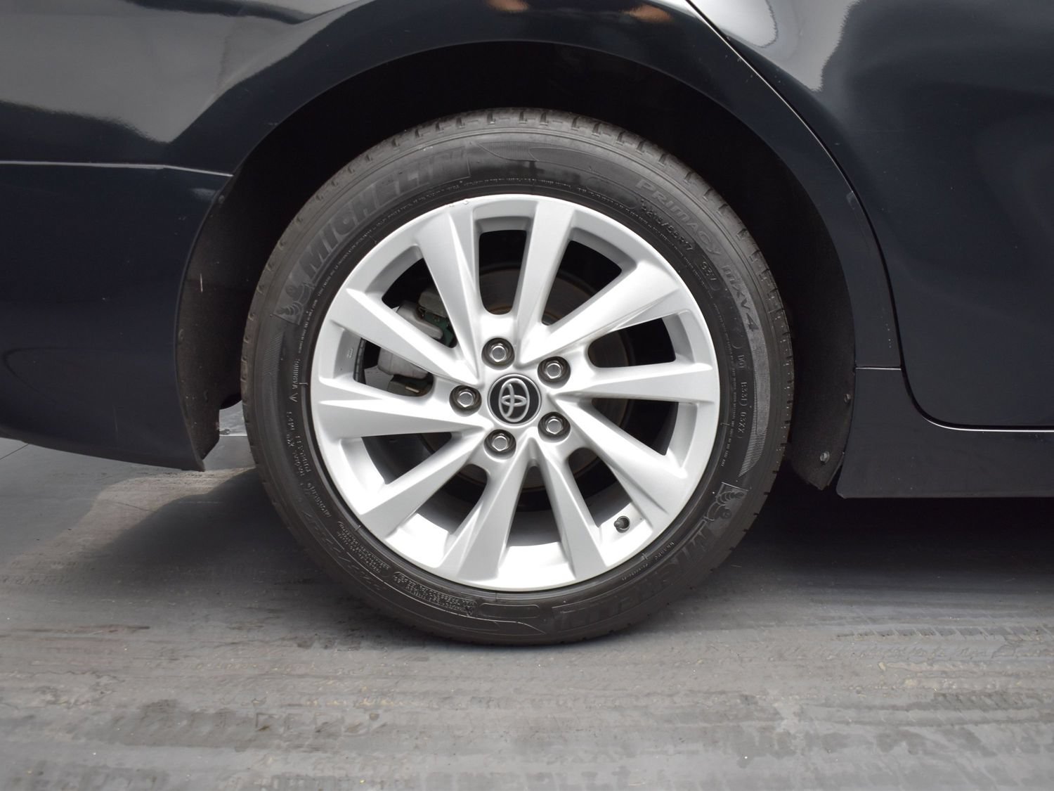 Used 2021 Midnight Black Metallic Toyota LE image 20