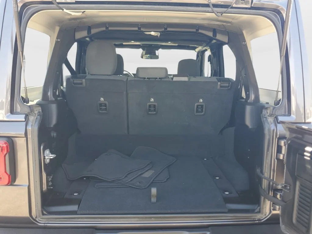 Used 2025 Gray Jeep Sahara 4xe image 32