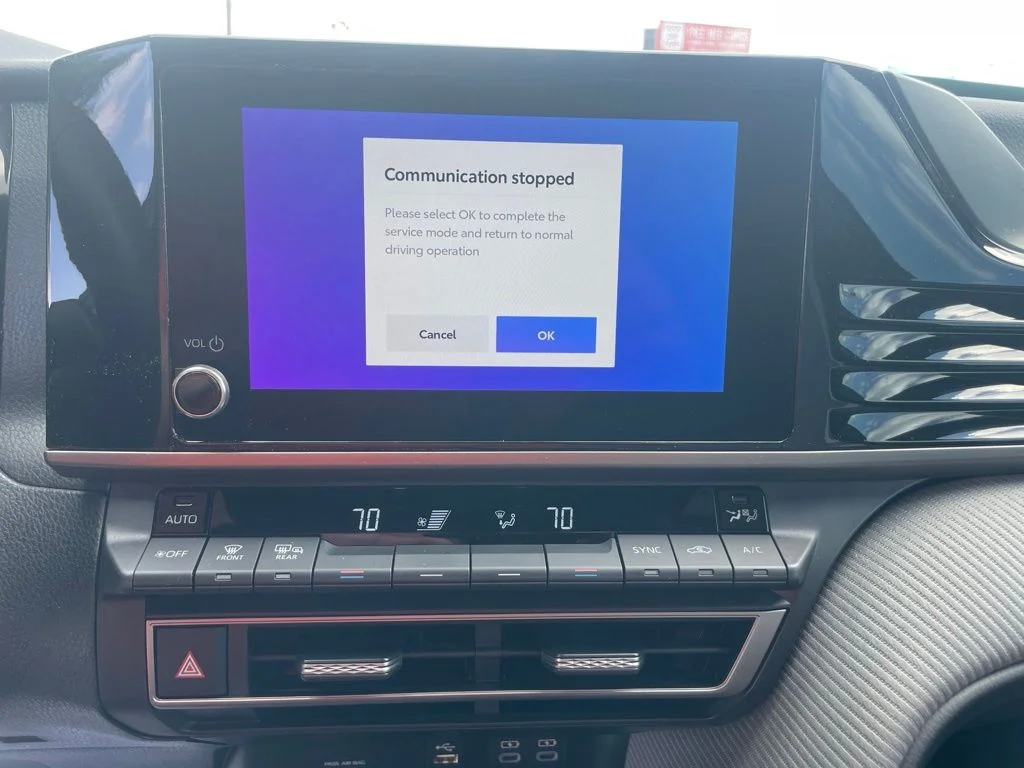 2025 Toyota Camry SE - Photo 26