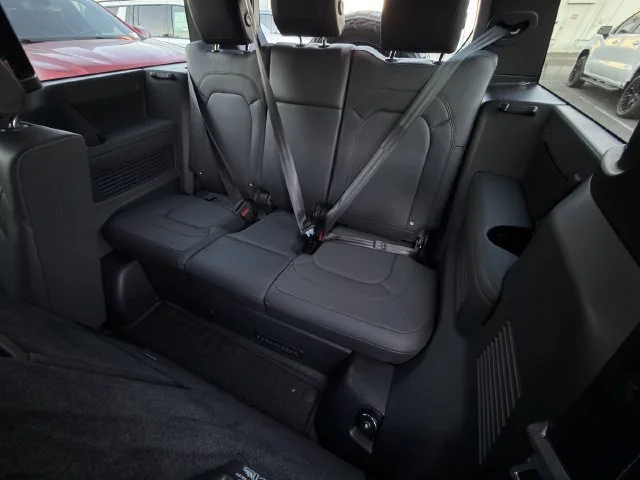 Used 2023 Silver Land Rover 130 SE image 30