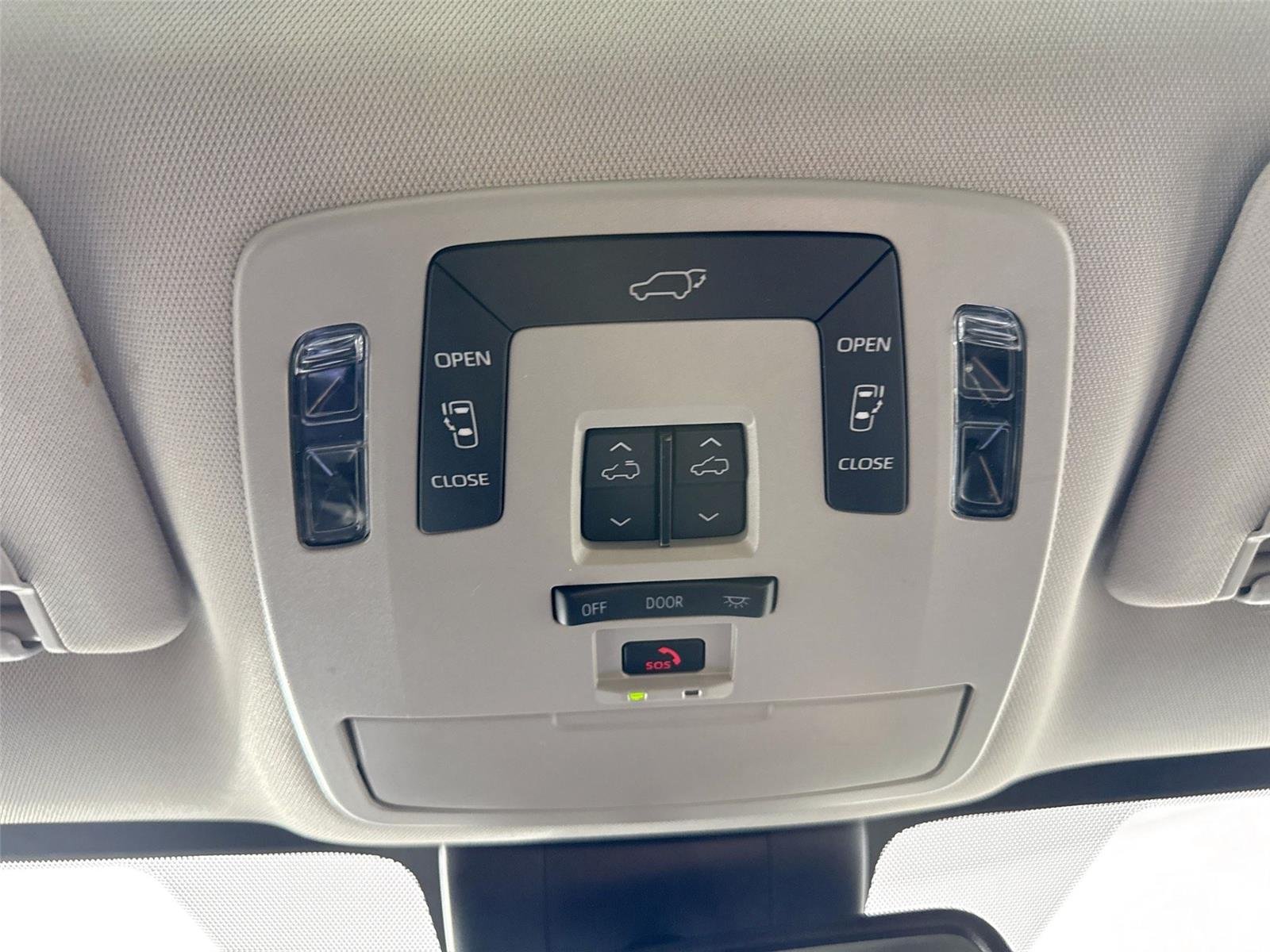 Used 2026 Wind Chill Pearl Toyota XLE 8-Passenger image 24