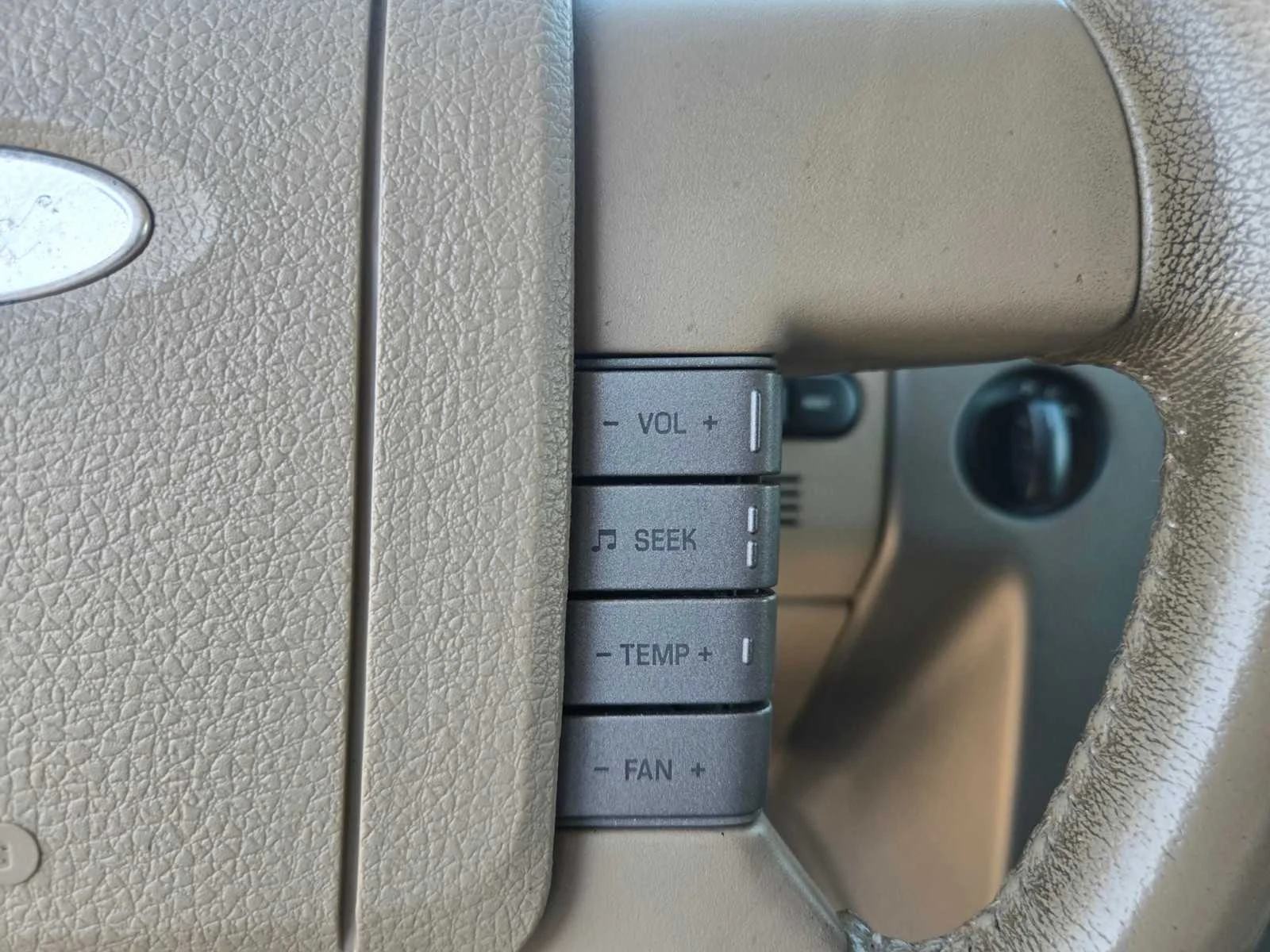 Used 2007  Ford XLT image 24
