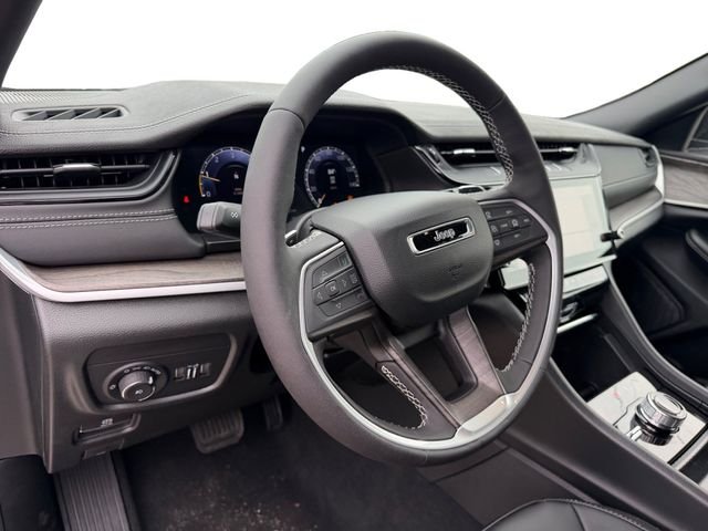New 2026 Silver Zynith Exterior Paint Jeep Limited image 12