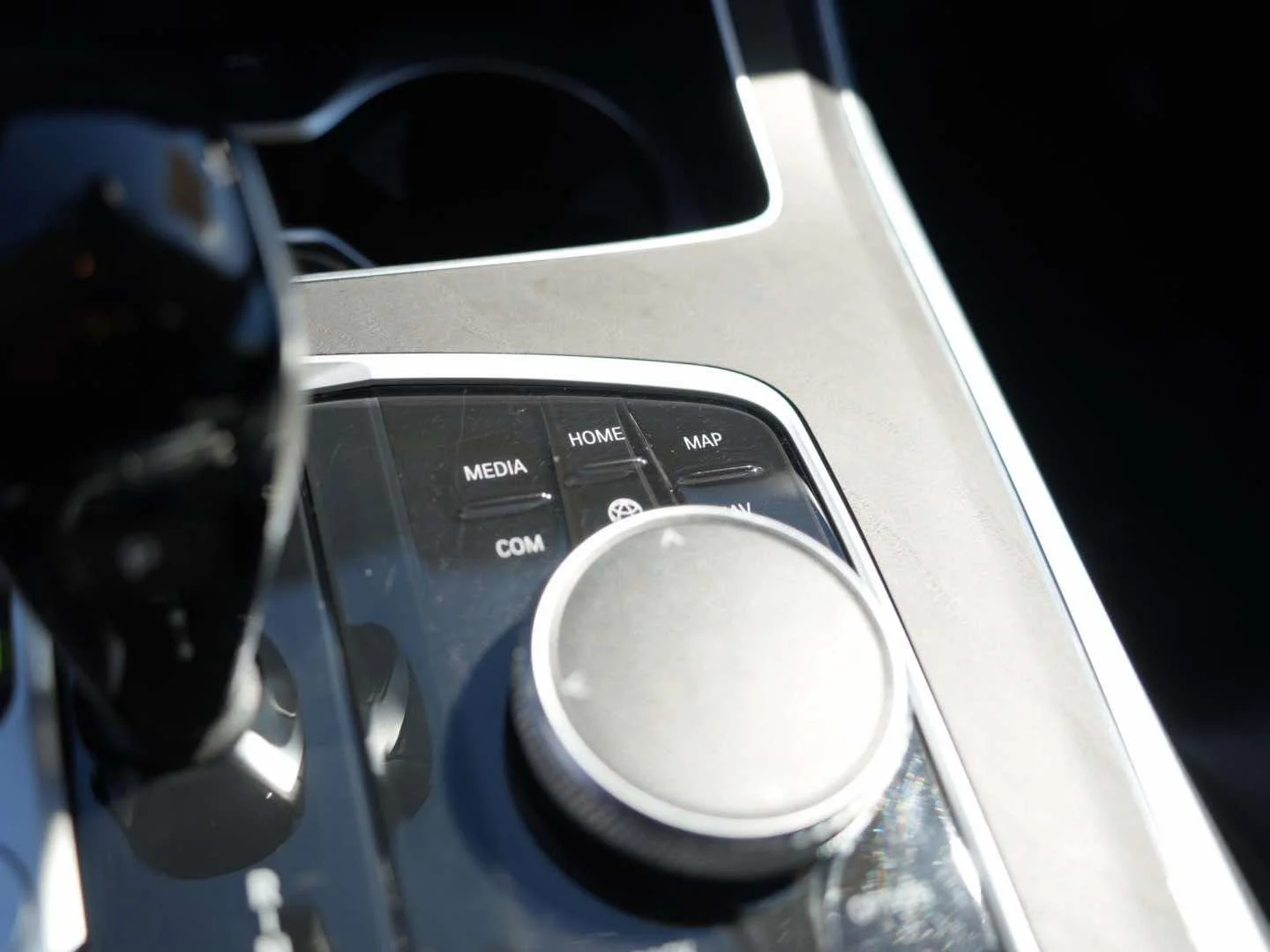 Used 2022 Mineral White Metallic BMW xDrive40i Sports Activity Vehicle image 28