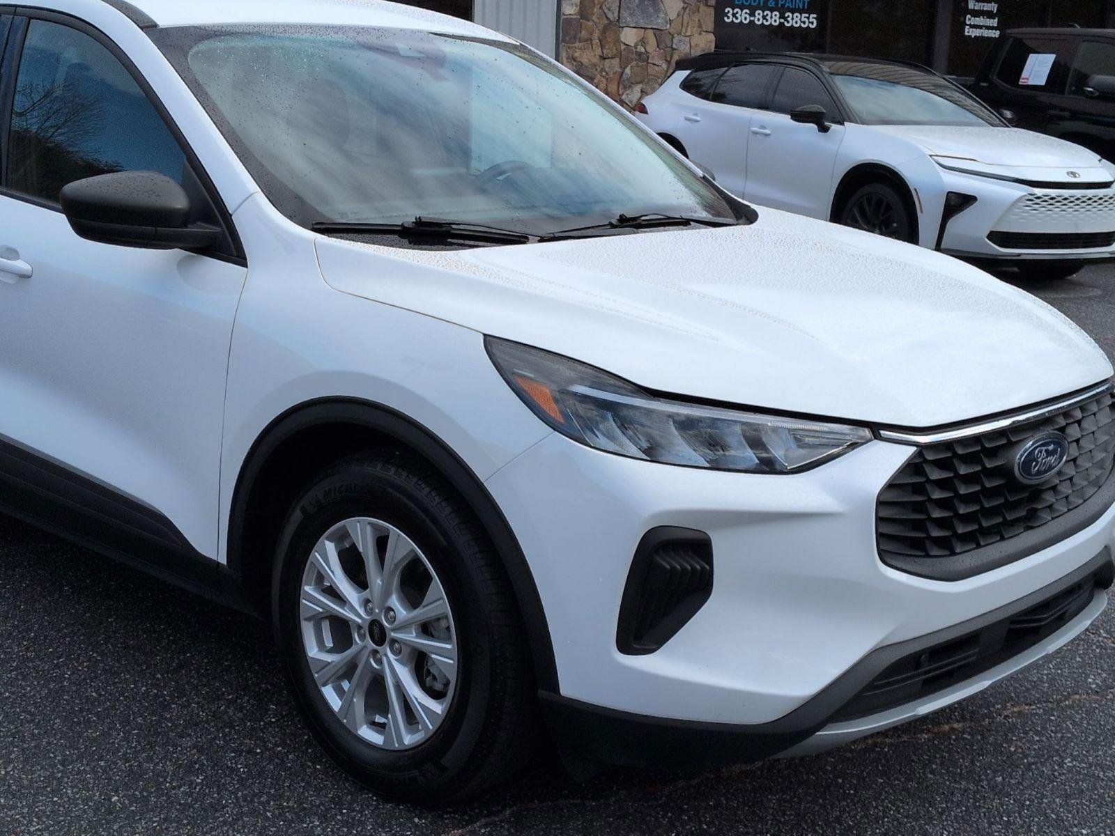 Used 2025 Oxford White Ford Active image 9