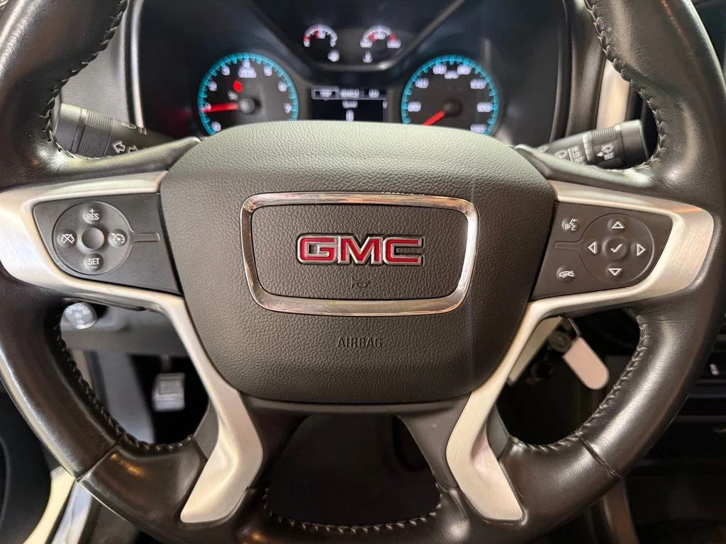Used 2022 White GMC Elevation image 14