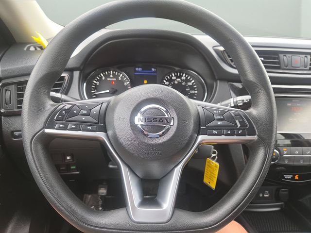 Used 2019 White Nissan S image 17