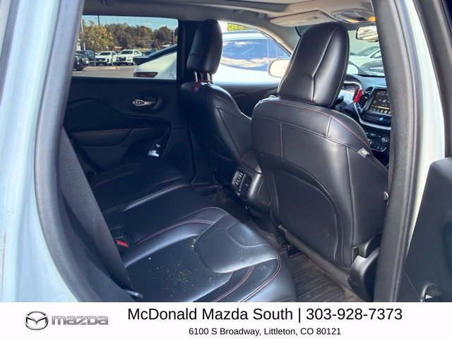 Used 2016 White Jeep Trailhawk image 10