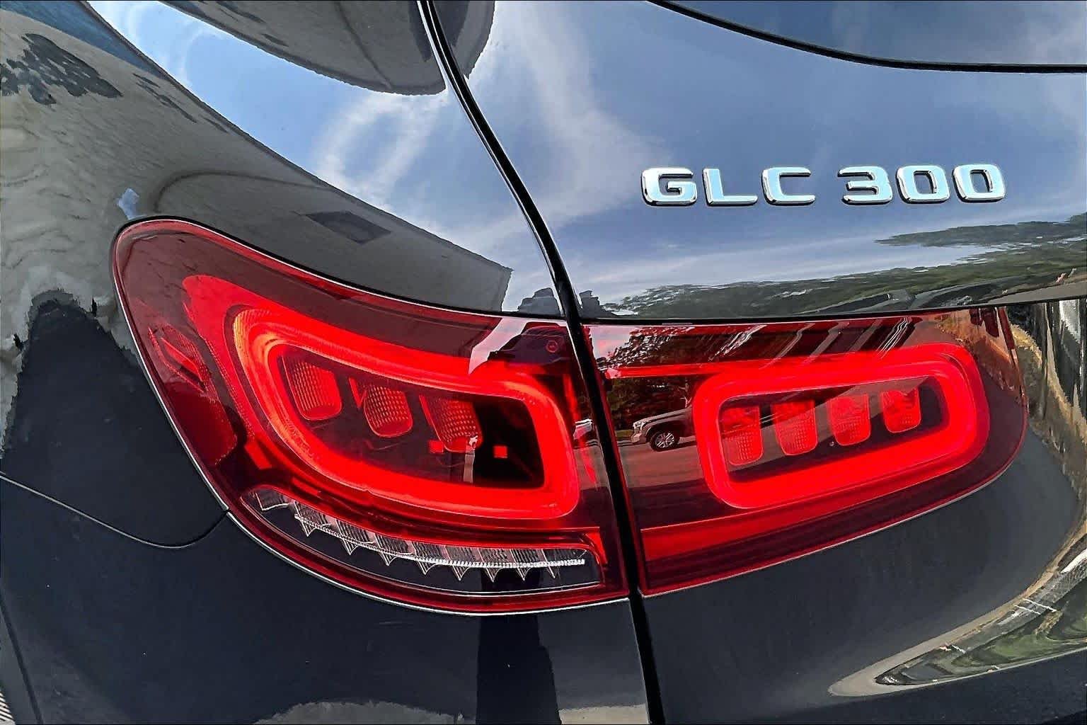Used 2022 Graphite Grey Metallic Mercedes-Benz GLC 300 image 29