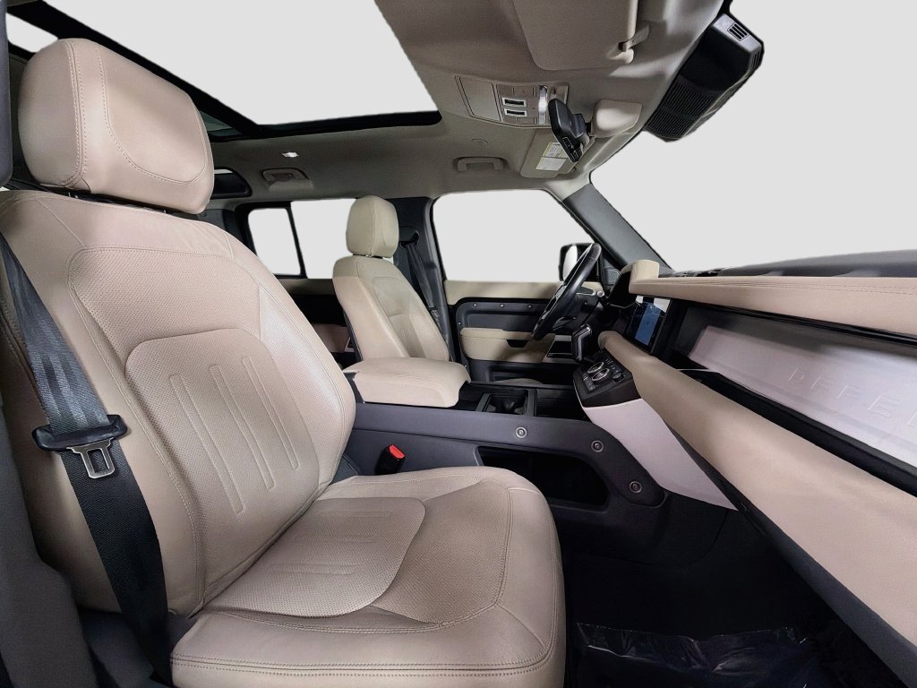 Used 2022 Black Land Rover S image 30