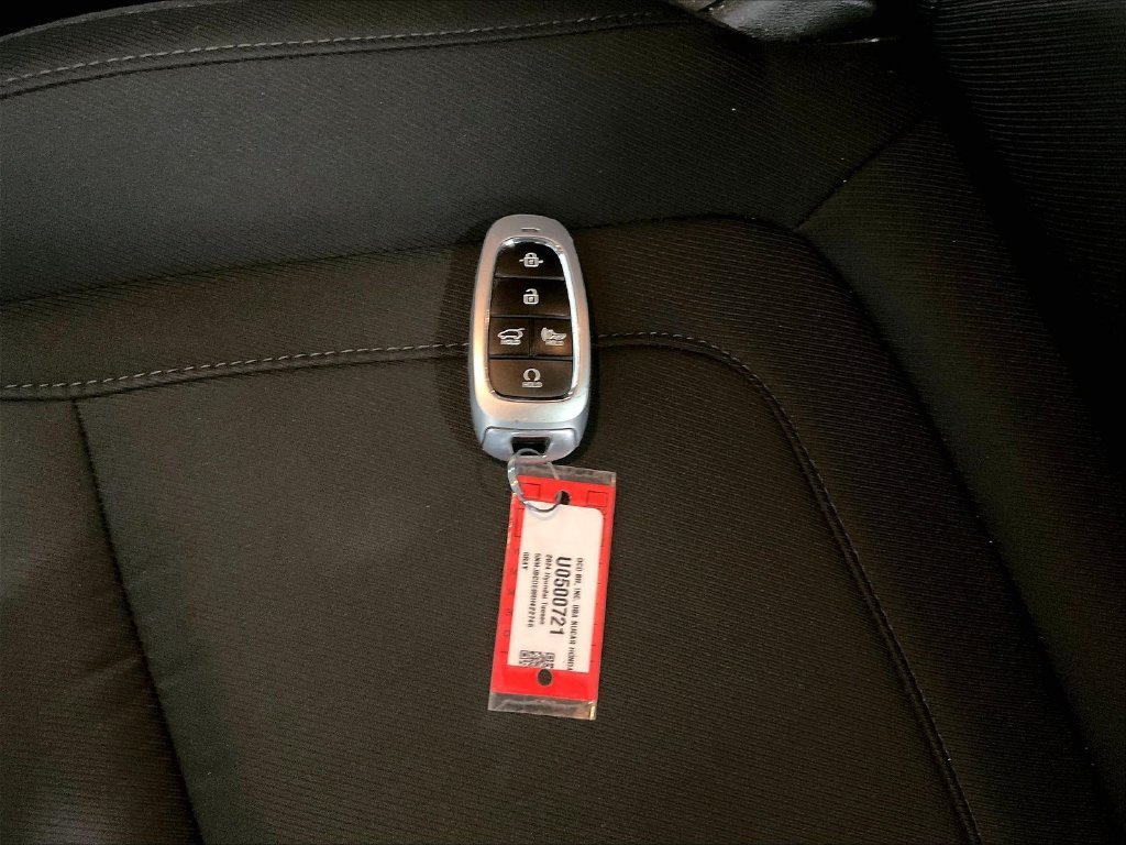 Used 2024 Hampton Gray Hyundai SEL image 30