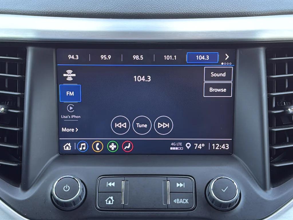 Used 2023 White GMC SLE image 22