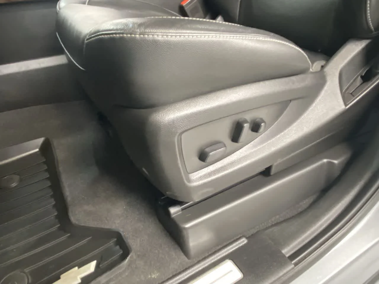 Used 2020 Satin Steel Metallic Chevrolet LT image 6