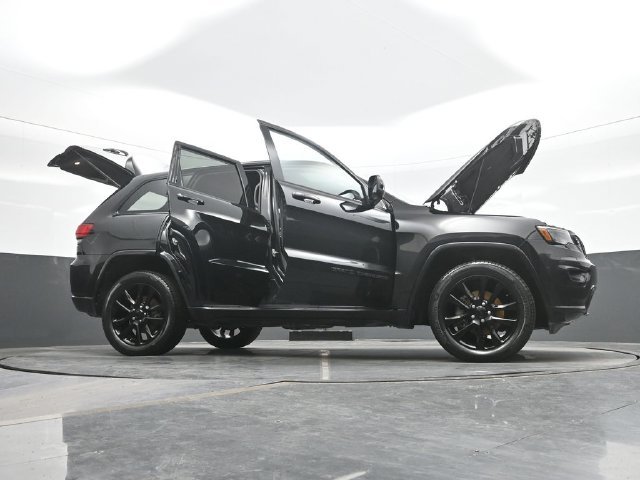 Used 2020 Black Jeep Altitude image 31