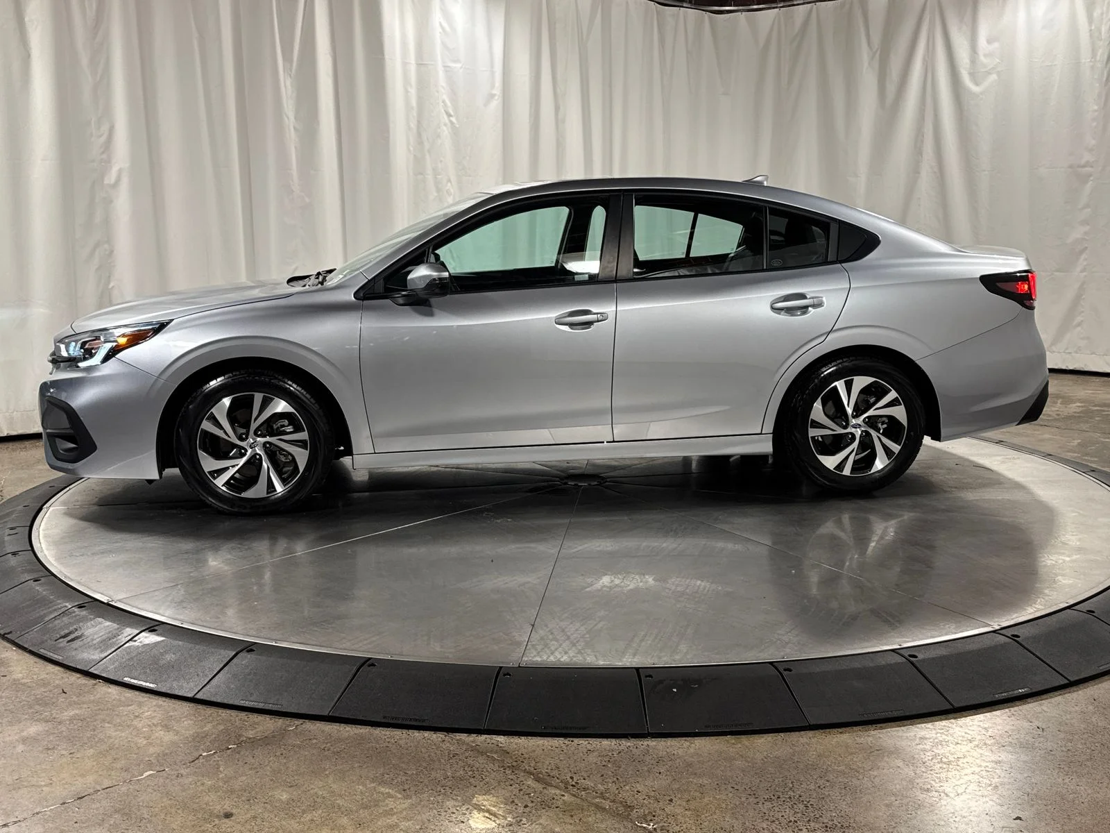 Used 2024 Ice Silver Metallic Subaru Premium image 8