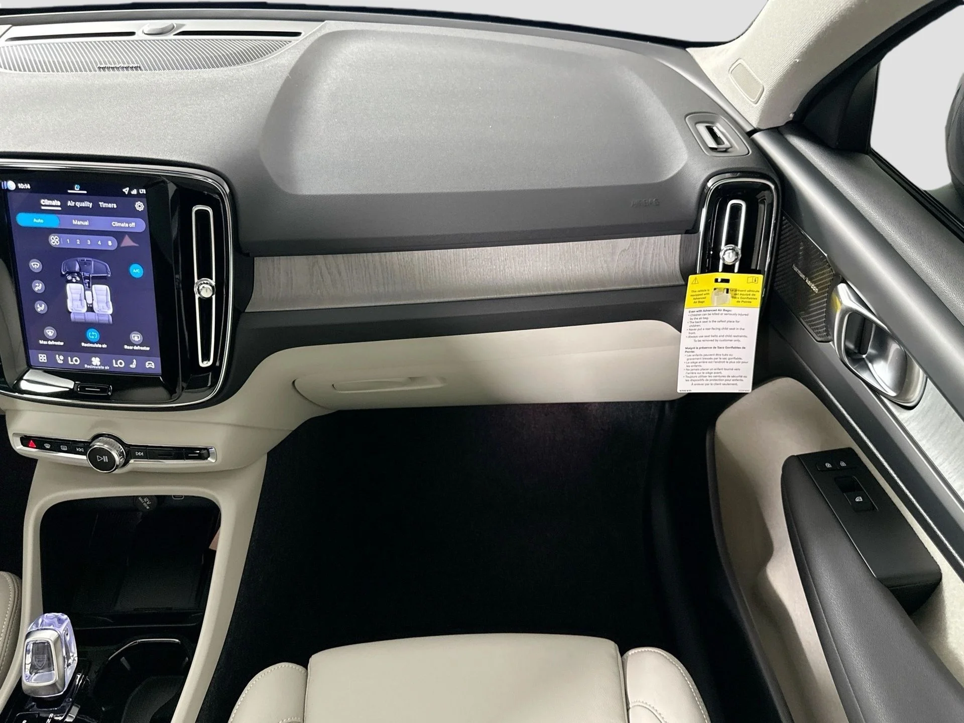 2026 Volvo XC40 Ultra - Photo 28