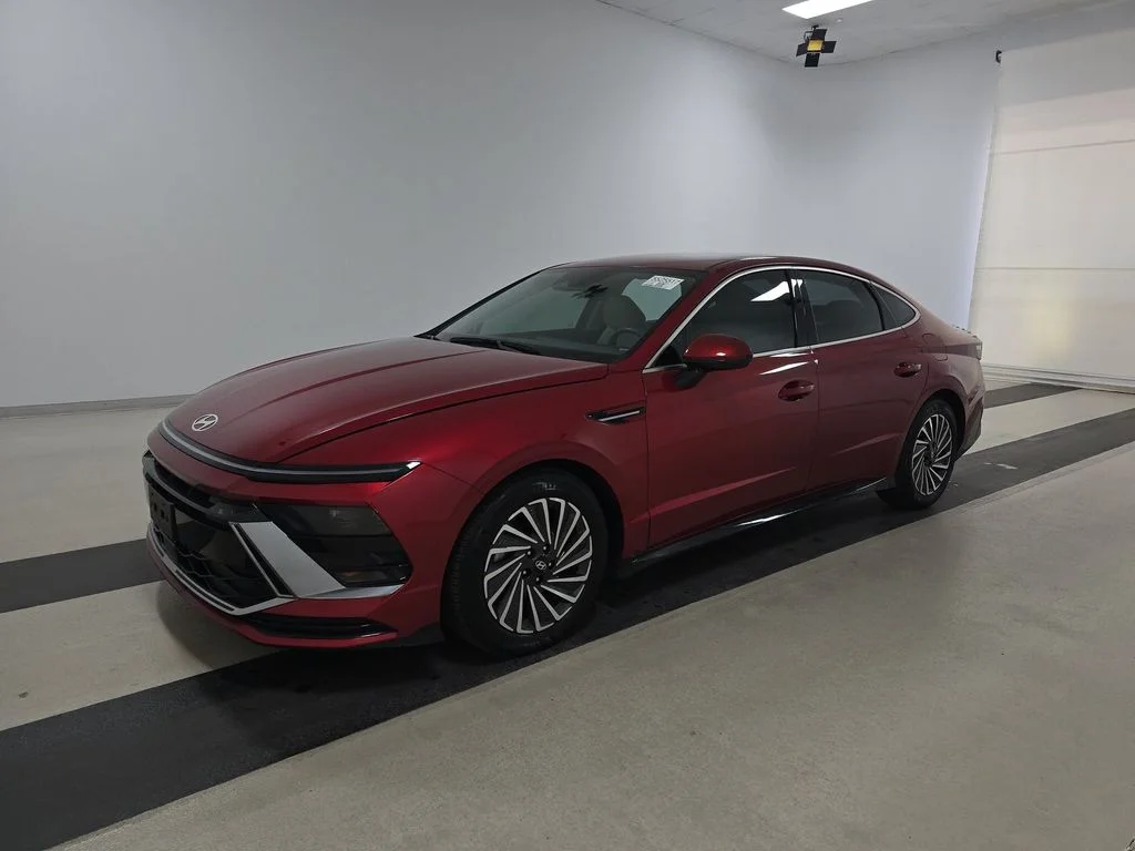 Used 2024 Red Hyundai SEL image 3