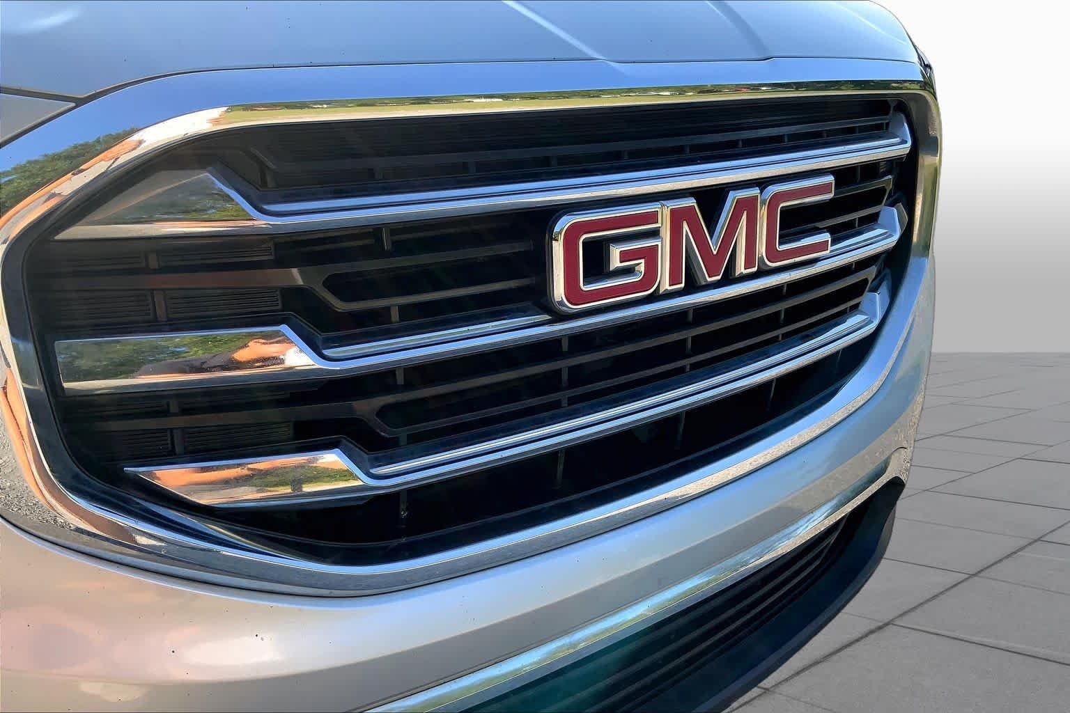 Used 2018 Quicksilver Metallic GMC SLT image 31
