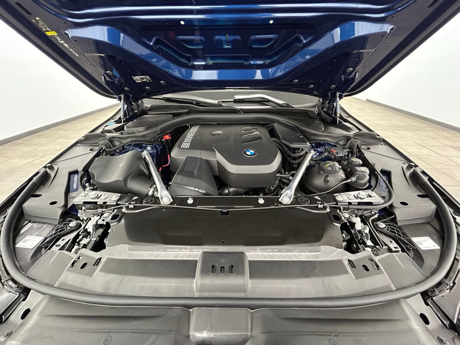 New 2026 Phytonic Blue Metallic BMW 530i xDrive image 43