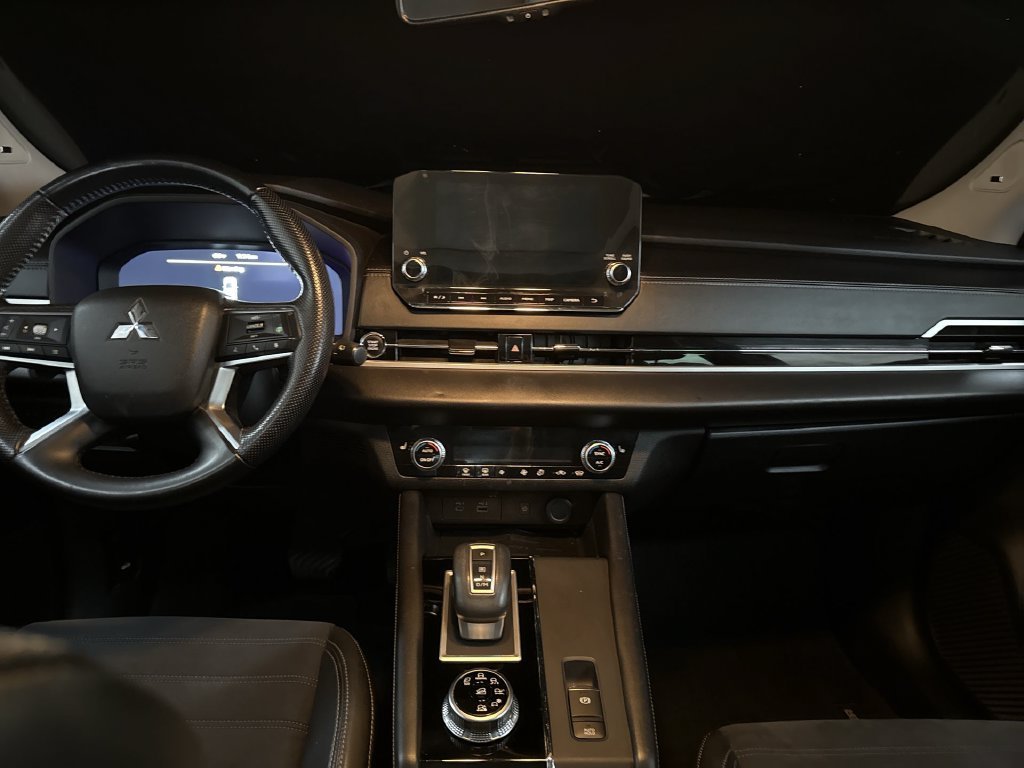 Used 2022 Gray Mitsubishi SE image 20