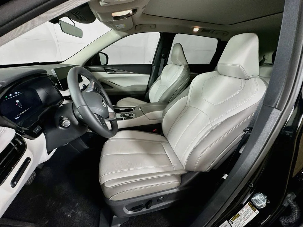 Certified Used 2026 Black INFINITI PURE image 28
