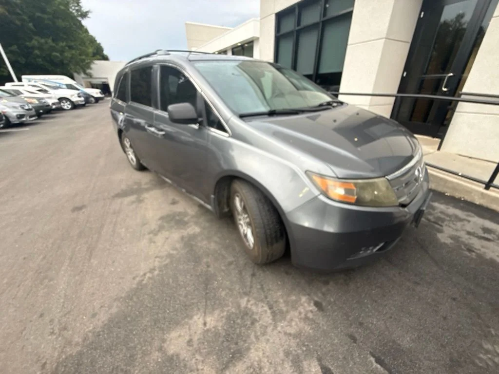 Used 2013 Polished Metal Metallic Honda EX-L image 4