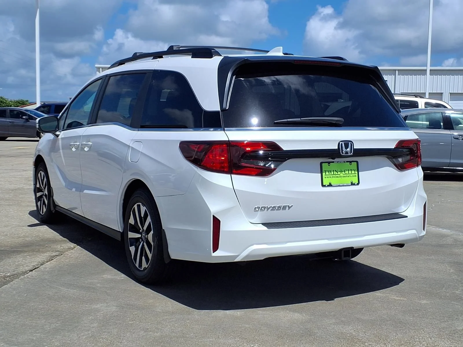 New 2026 White Honda EX-L image 2