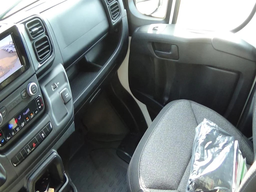 Used 2025 Bright White Clear Coat (pw7) RAM Tradesman 2500 image 23