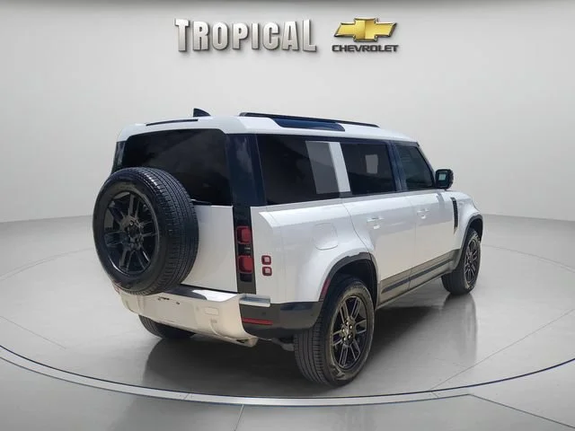 Used 2025 White Land Rover S image 3