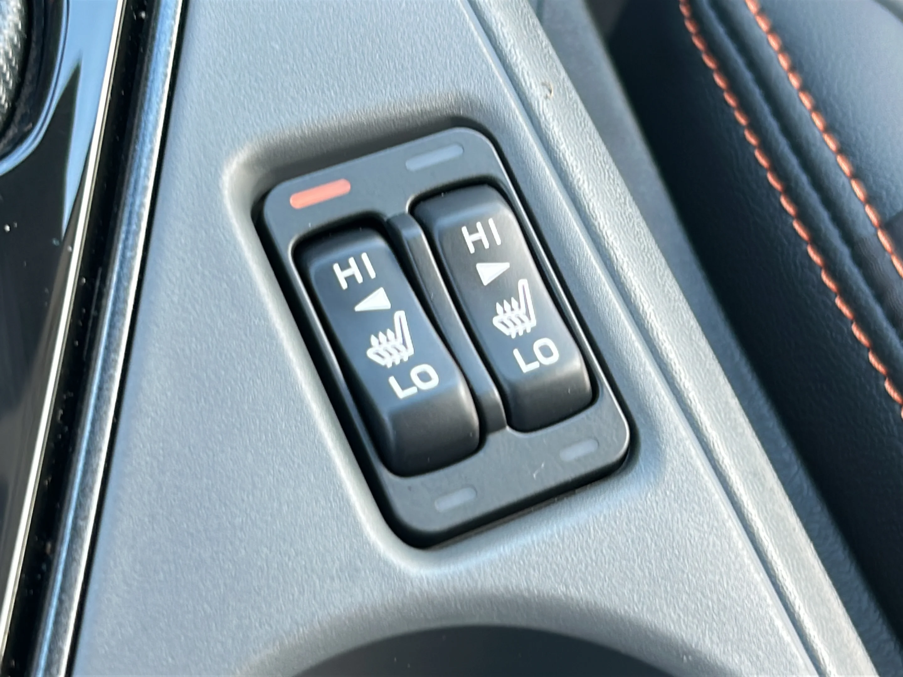 Used 2025 Crystal White Pearl Subaru Limited image 19