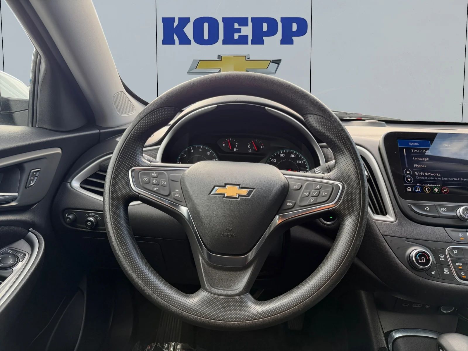 Used 2025 Summit White Chevrolet 1LT image 6
