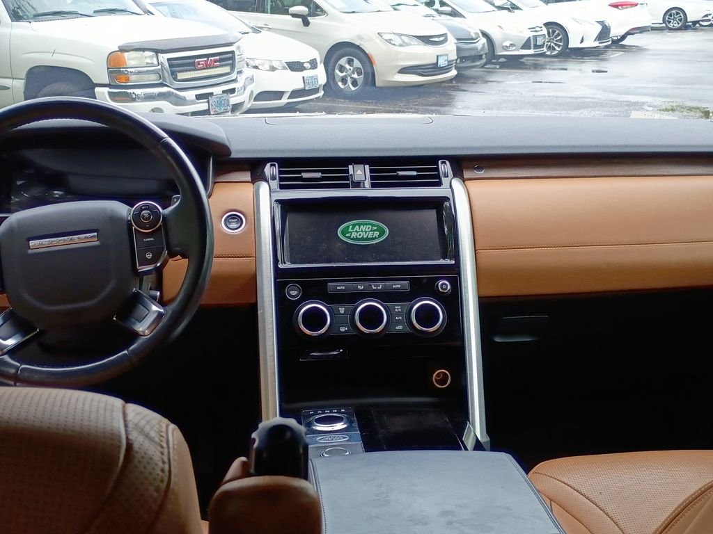 Used 2018 Silicon Silver Premium Metallic Land Rover HSE Luxury image 19